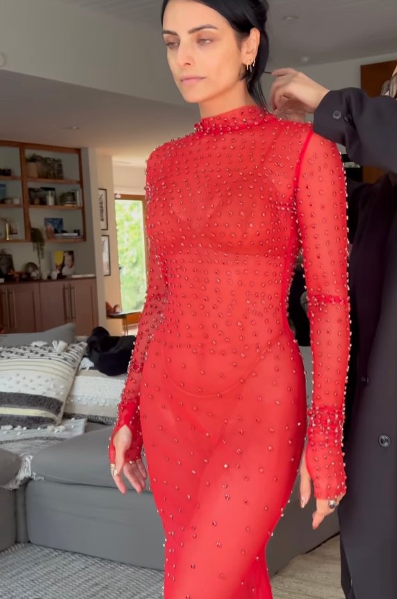 Aislinn Derbez Espectacular En Un Vestido Rojo Transparente Fotos