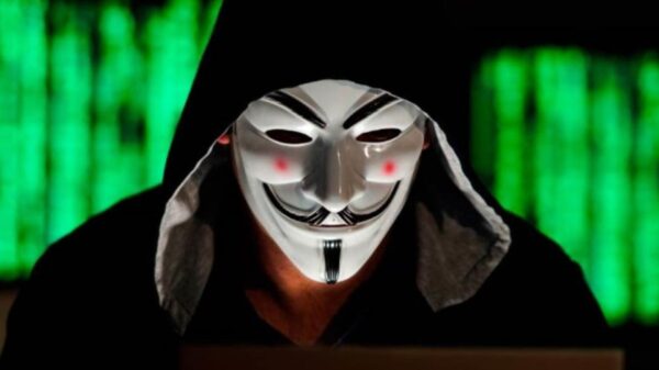 Anonymous defiende al pueblo de Ucrania y le declara la guerra cibernética a Rusia