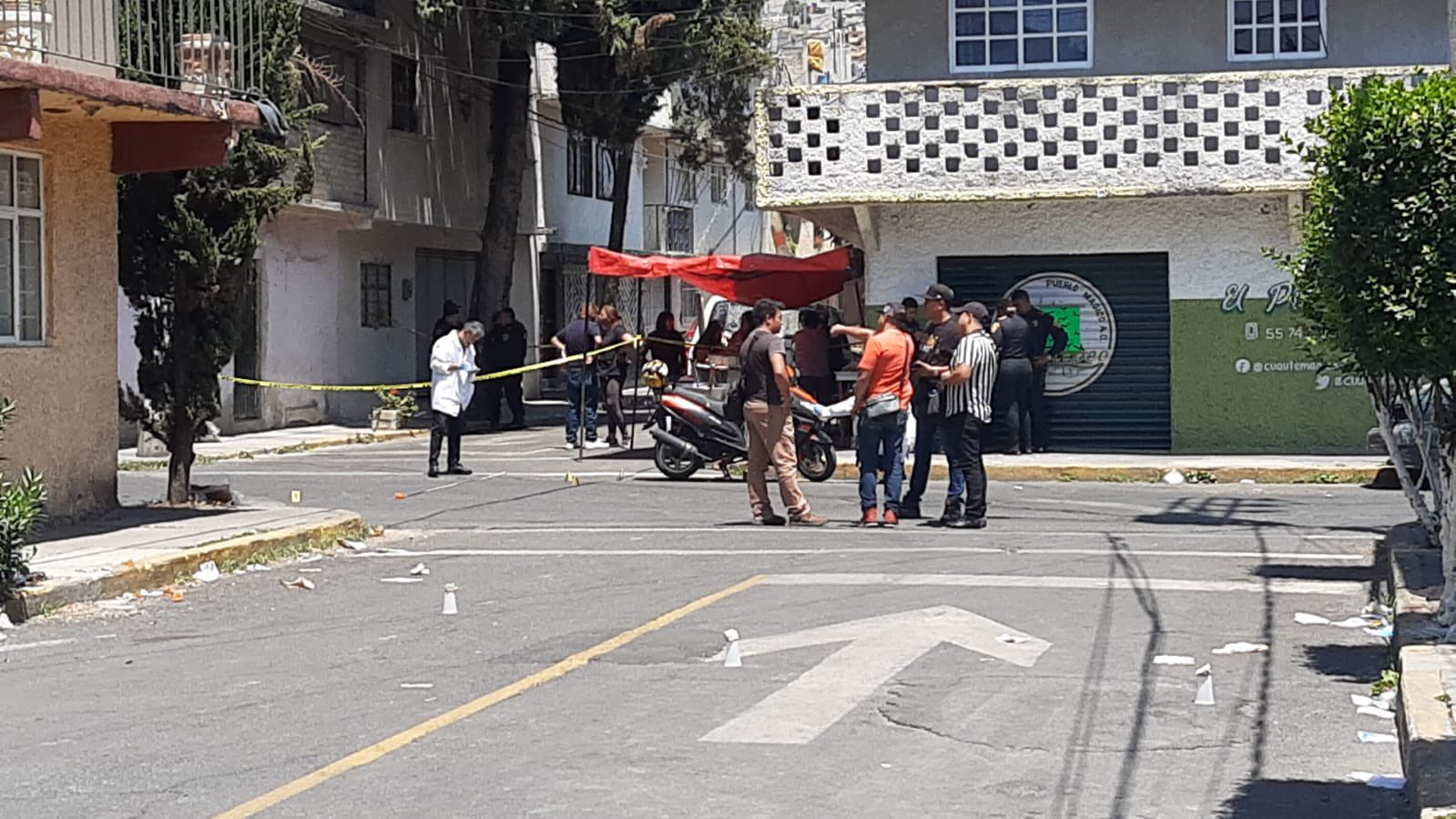 Ejecutan a un hombre frente a un puesto de carnitas en la Gustavo A. Madero