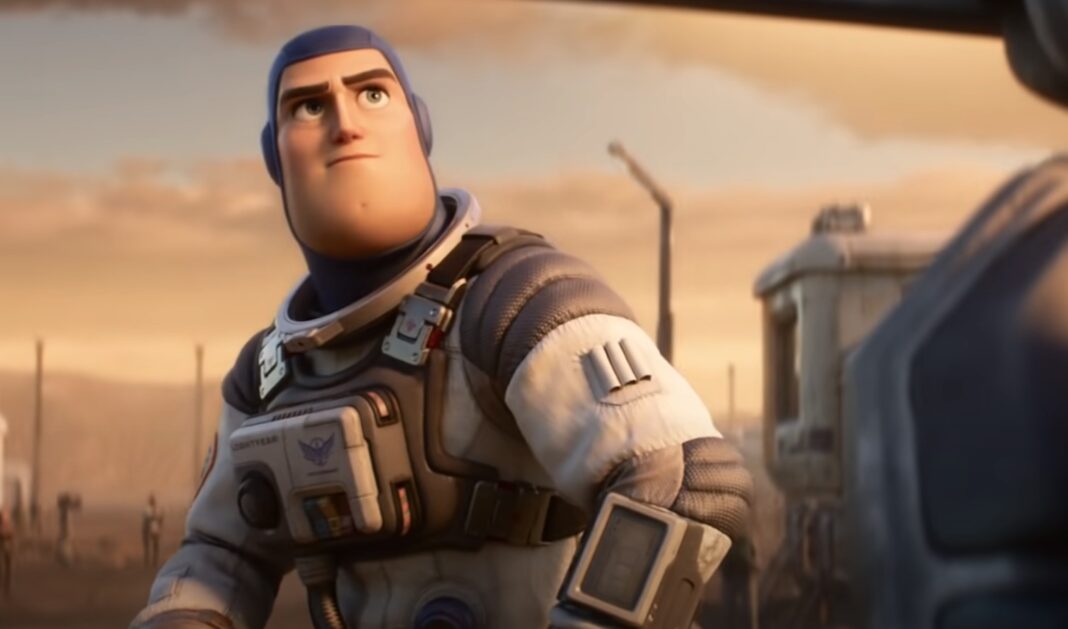 Lightyear es vetada en 14 países por incluir un beso entre personas del mismo sexo