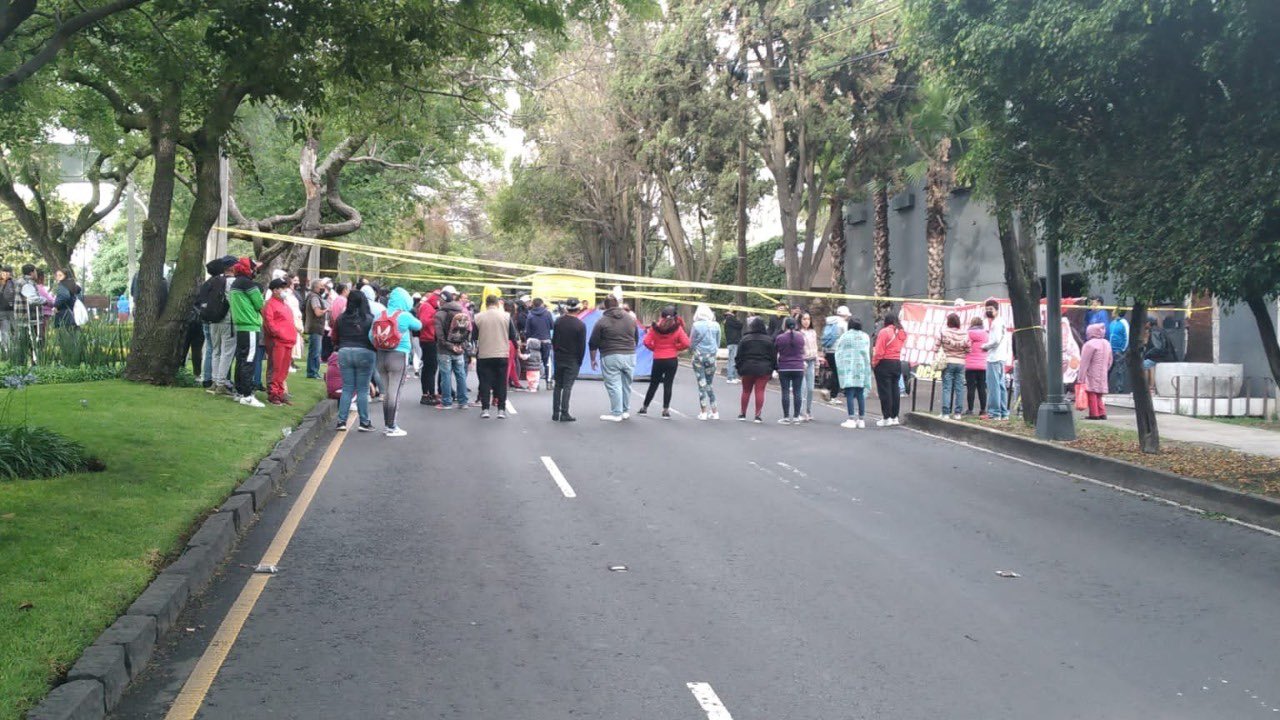 Exempleados de Oceanoagrafía bloquean Paseo de la Reforma y exigen pagos tras 7 años de adeudos