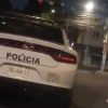 VIDEO: Policía es grabado con cerveza en mano y subiendo tres mujeres a la patrulla