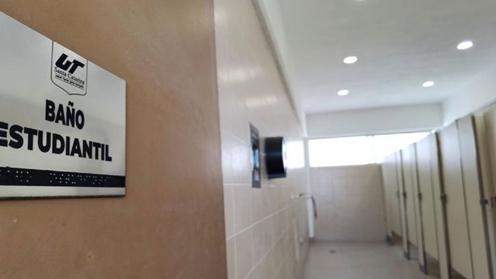 La UTSC de Nuevo León inauguró su primer baño sin género