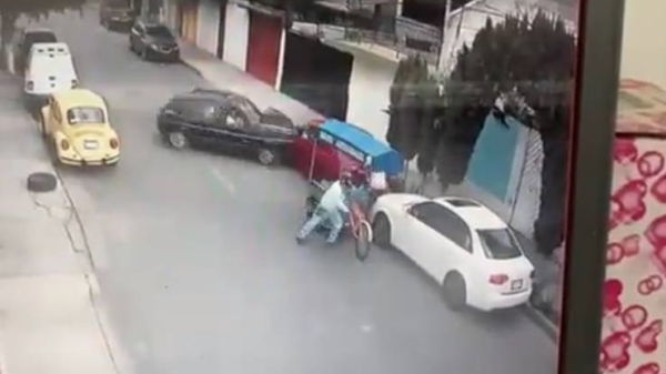 VIDEO: Conductor ebrio provoca atropella a un hombre y temen que la víctima no pueda volver a caminar