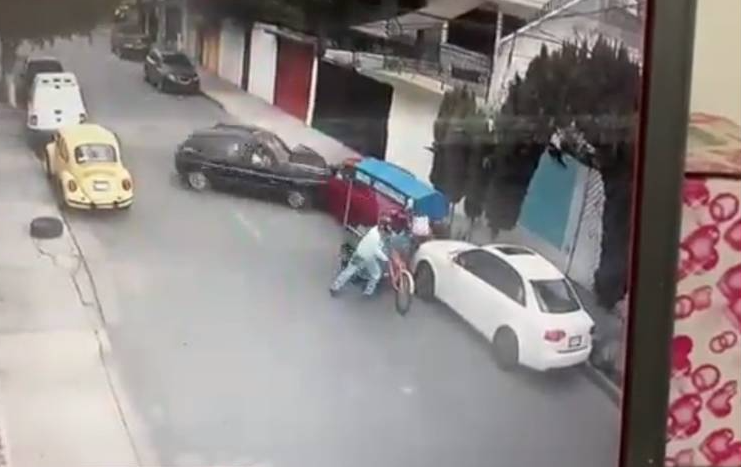 VIDEO: Conductor ebrio provoca atropella a un hombre y temen que la víctima no pueda volver a caminar