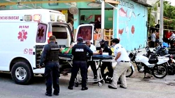 Muere mujer embarazada tras ataque a marisquería en Cancún; el bebé está en terapia intensiva