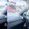 VIDEO: Automovilista lanza a repartidor desde un puente y difunden las imágenes