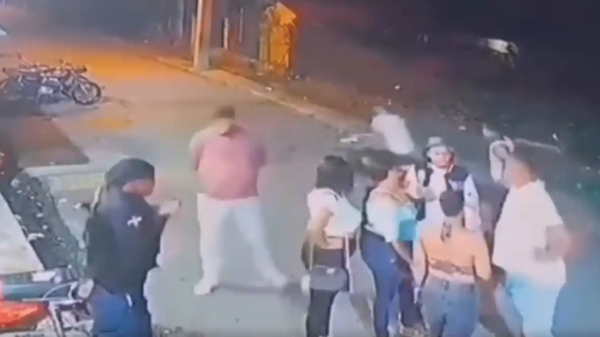 VIDEO: Ladrón dispara a su cómplice por error y lo mata antes de ejecutar el asalto