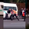 VIDEO: Choferes de la ruta 66 convierten las calles de en un ring y se enfrentan en intensa pelea