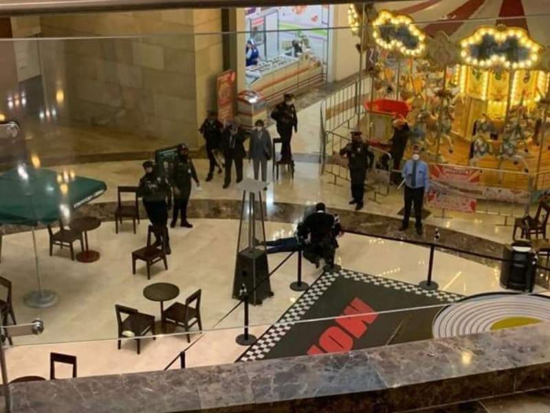 Adolescente muere al caer de 8 metros de altura en centro comercial Santa Fe