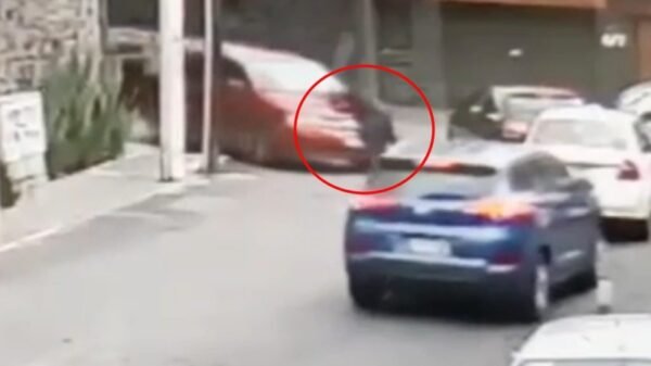 VIDEO: Captan momento en que policía es asesinado en Tlalpan mientras perseguía a unos delincuentes