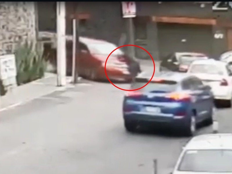 VIDEO: Captan momento en que policía es asesinado en Tlalpan mientras perseguía a unos delincuentes