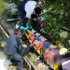 VIDEO: Así fue el rescate de una persona en la Magdalena Contreras que le cayó una barda encima