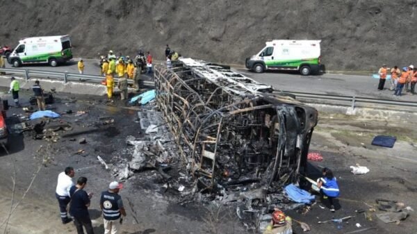 Accidente en la carretera en Ciudad Victoria- Monterrey dejó como saldo a 18 personas calcinadas