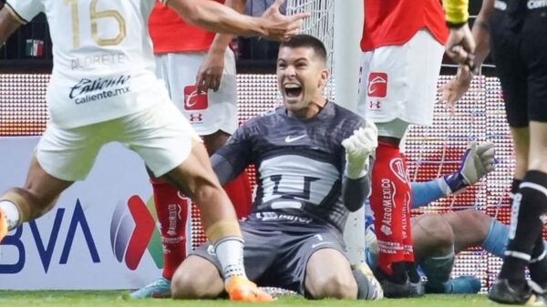 El portero de Pumas se convierte en héroe tras anotar gol de último minuto ante Toluca