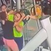 VIDEO: Mujeres protagonizan fuerte agarrón en el gimnasio y pelean por usar el mismo aparato