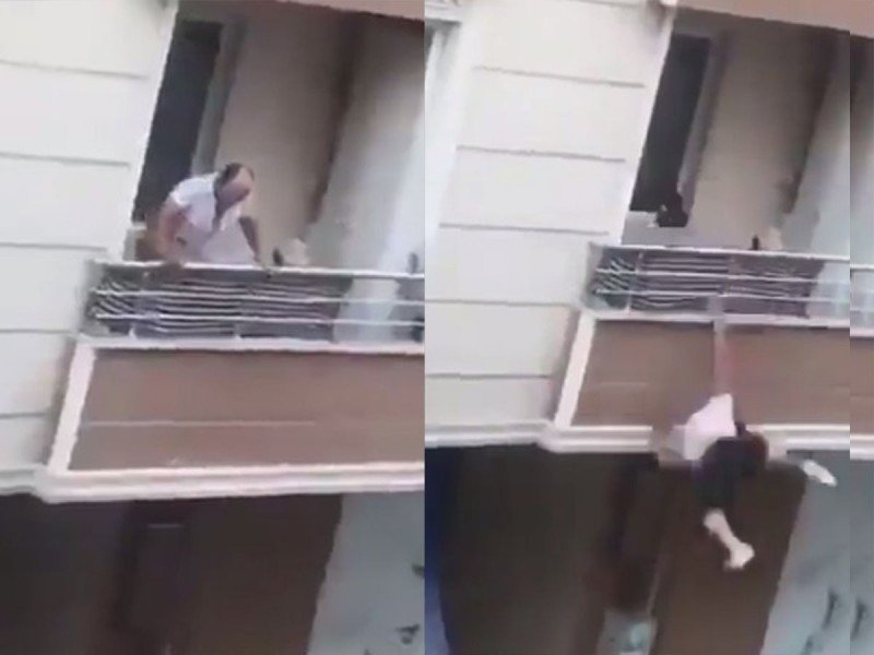 ¿Karma instantáneo? Hombre cae desde un balcón por lanzar objeto a peatón