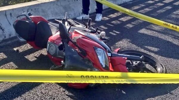 IMÁGENES FUERTES: Dos motociclistas perdieron la vida en Periférico Sur a la altura de Mixcoac