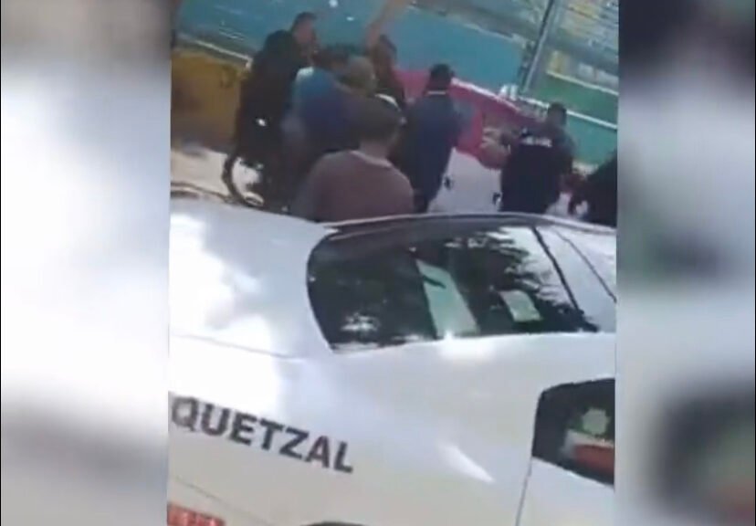 Taxista de la CDMX en embiste a dos policías y se da a la fuga (video ...
