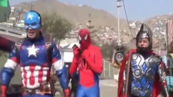 VIDEO: Policías vestidos de Avengers detienen a criminales durante la “Operación Marvel”