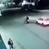 “¡Por qué los dejaste salir!”: Dos menores en moto sufren terrible accidente en moto tras estrellarse contra un trailer