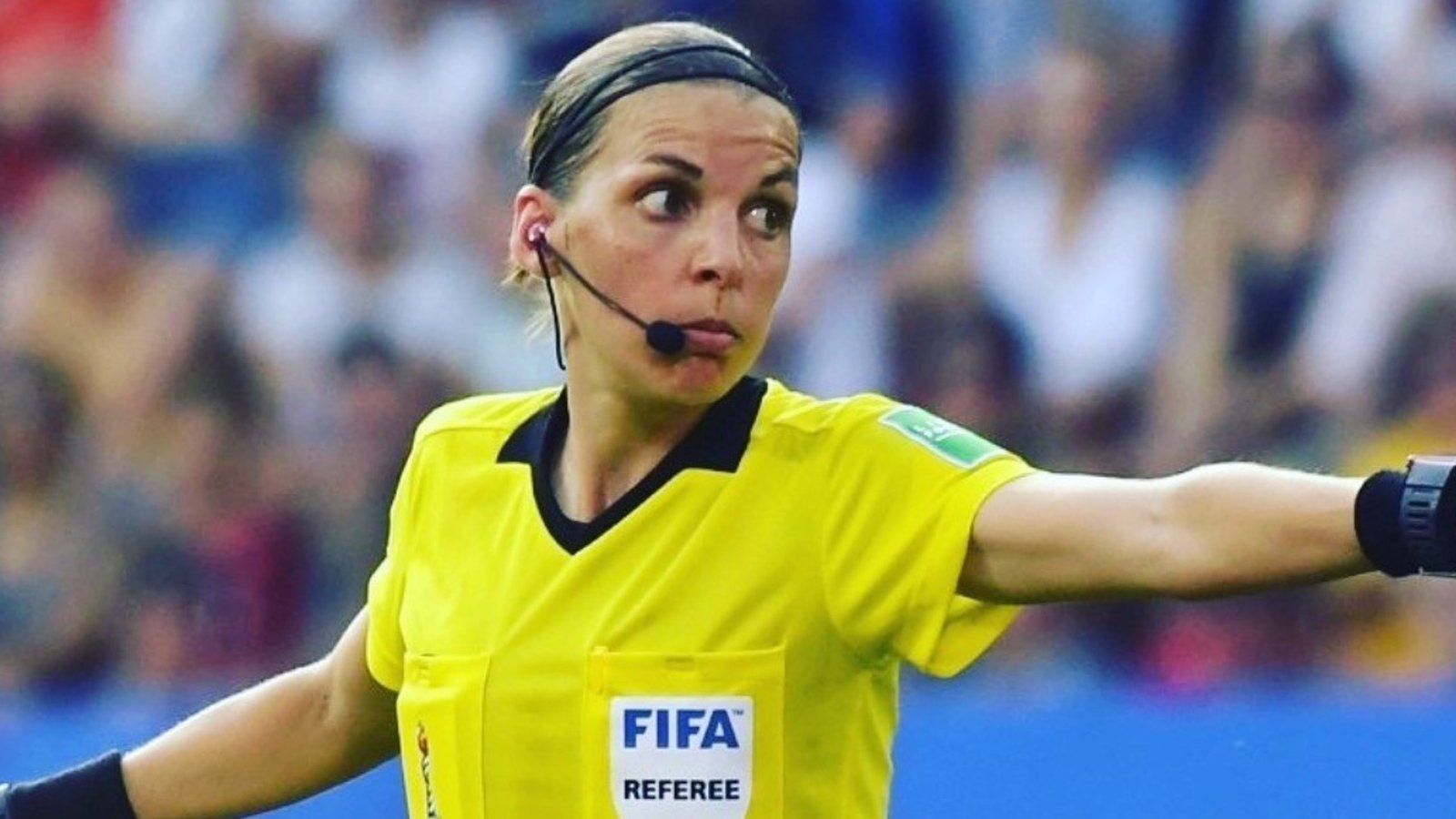 Stéphanie Frappart hace historia al ser la primera árbitra en un Mundial