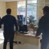 VIDEO: Detenido intenta escapar de un juzgado en Jalisco tras amenazar a personal
