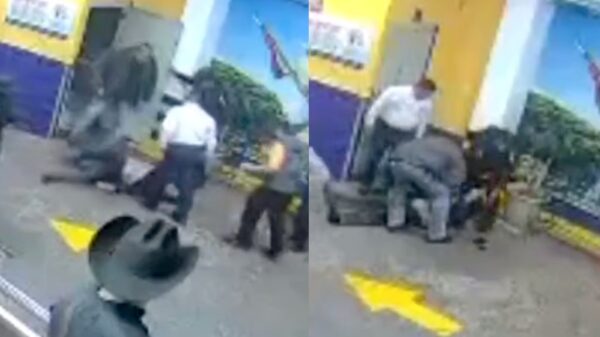 Captan en video a policía de la CDMX cargando cuerpo de hombre asesinado en La Polar