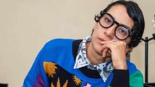 Video: Flor Amargo causa controversia por dedicarle una canción a su parte íntima