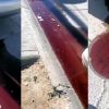 VIDEO: Captan río de sangre frente a una funeraria y los desechos brotan de la coladera