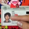 ¡Sí es real! Goku muestra su INE y confirma que es mexicano