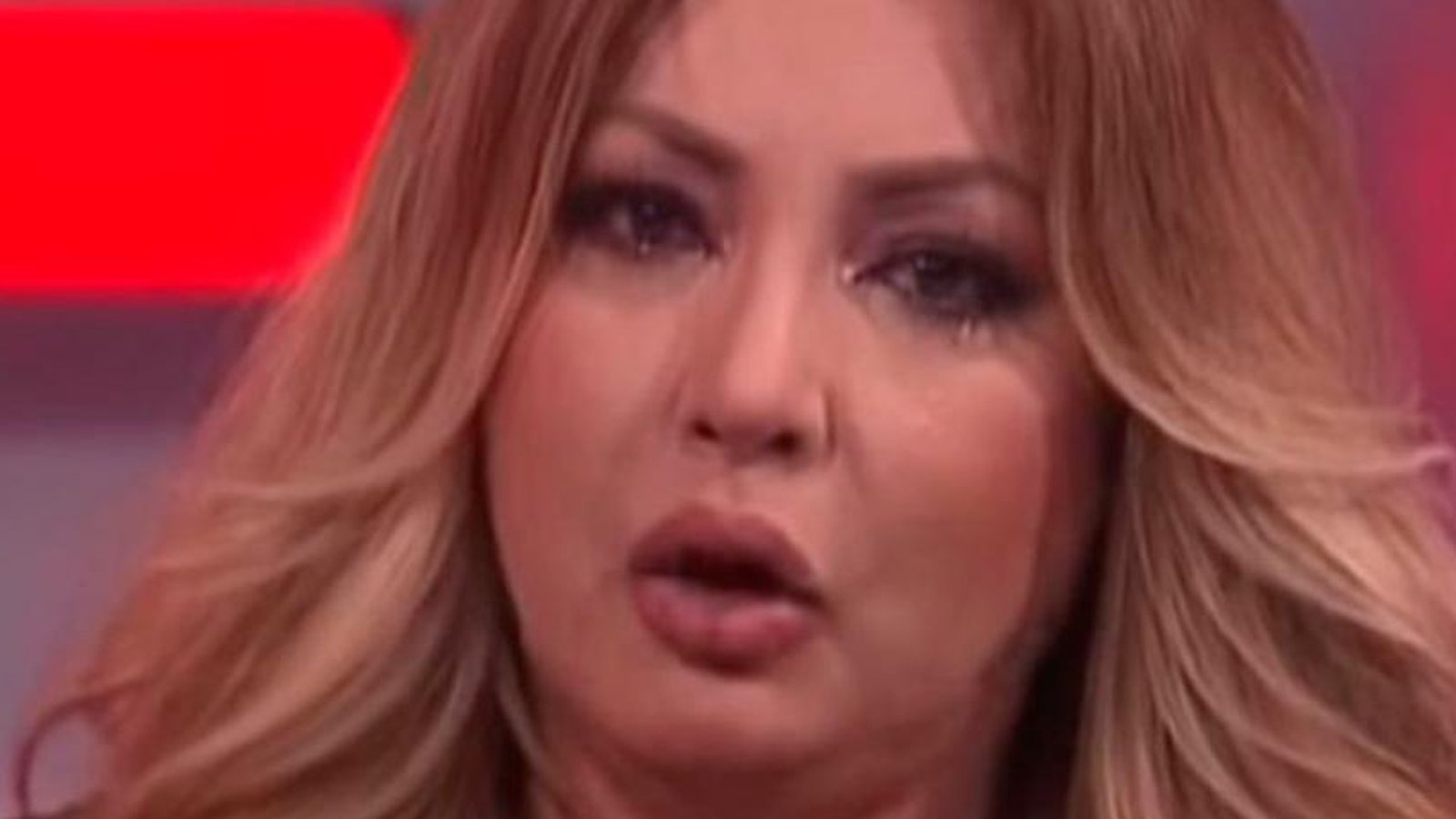 Paty Navidad recibe duro revés; no pudo viajar a EU por no estar vacunada contra el COVID-19