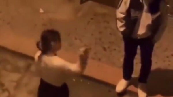 VIDEO: Mujer se golpea sola tras presuntamente discutir con el novio pero queda exhibida