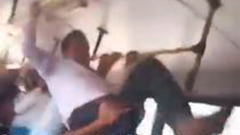 VIDEO: Señores pelean en camión de la Picacho-Ajusco con todo y patadas voladoras