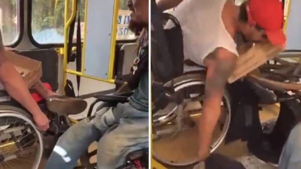 VIDEO: Hombres en sillas de rudas protagonizan intensa pelea por un lugar en el camión