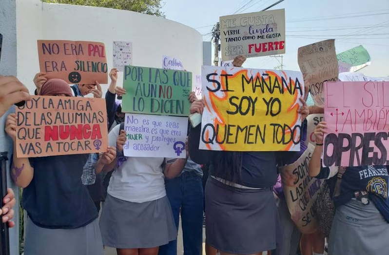 Alumnas de bachillerato en Tamaulipas acusan a su maestro de acosador