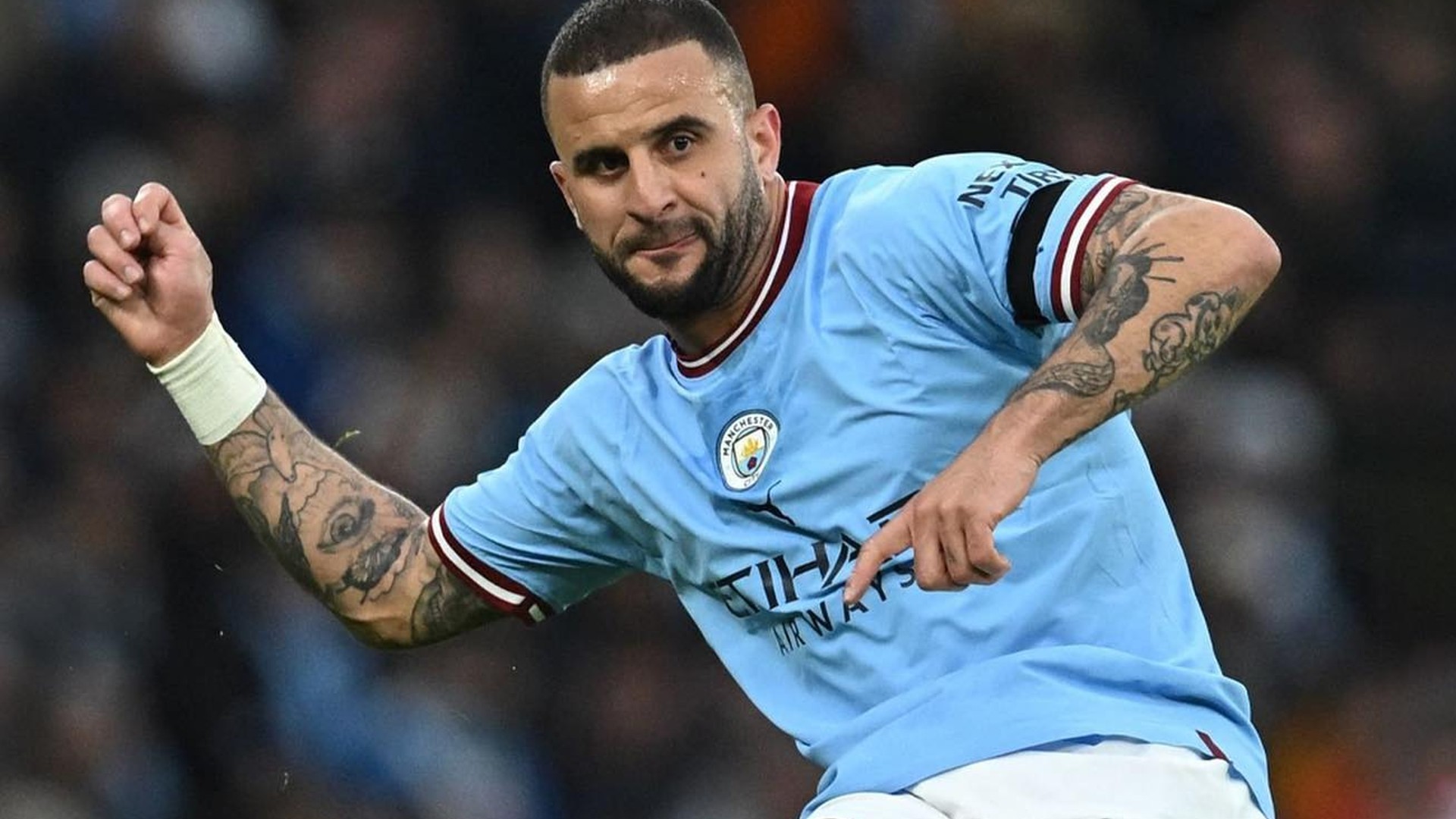 Difunden video de Kyle Walker, jugador del Manchester City, mostrando sus partes íntimas en un bar