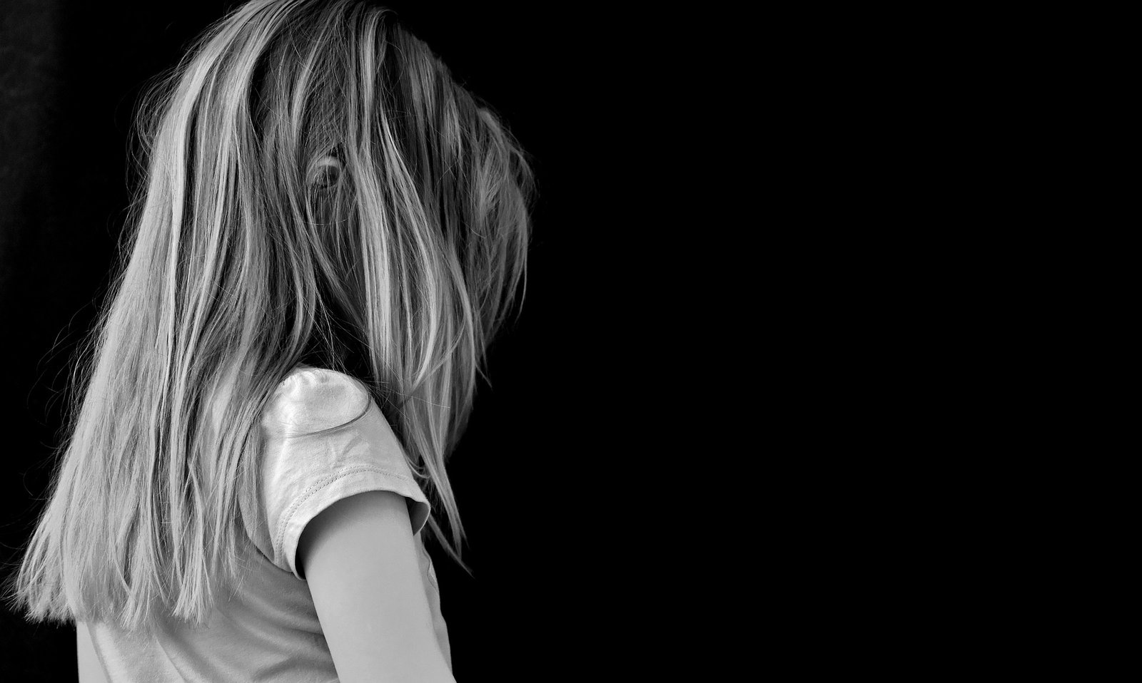 Niños de 9 y 6 años abusaban de su pirimita de 5 ientras los adultos veían el partido