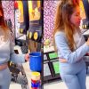 #LadyCaféDelOxxo se hace viral por llevar olla y servirse café sin querer pagarlo