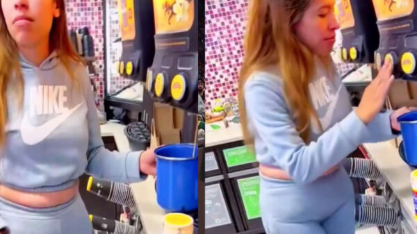 #LadyCaféDelOxxo se hace viral por llevar olla y servirse café sin querer pagarlo