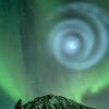 Descubren extraña espiral azul en medio de una aurora boreal en Alaska