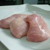 Especialistas revelan por qué no debes comer pollo que tenga rayas blancas