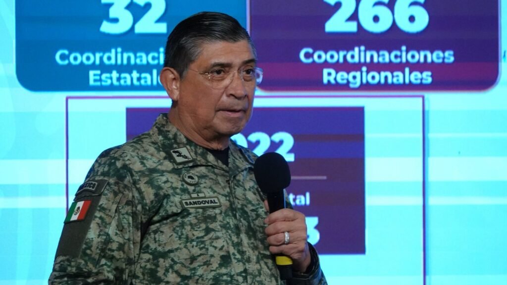 Tras revelaciones de MCCI, da AMLO da espaldarazo a titular de Sedena ...