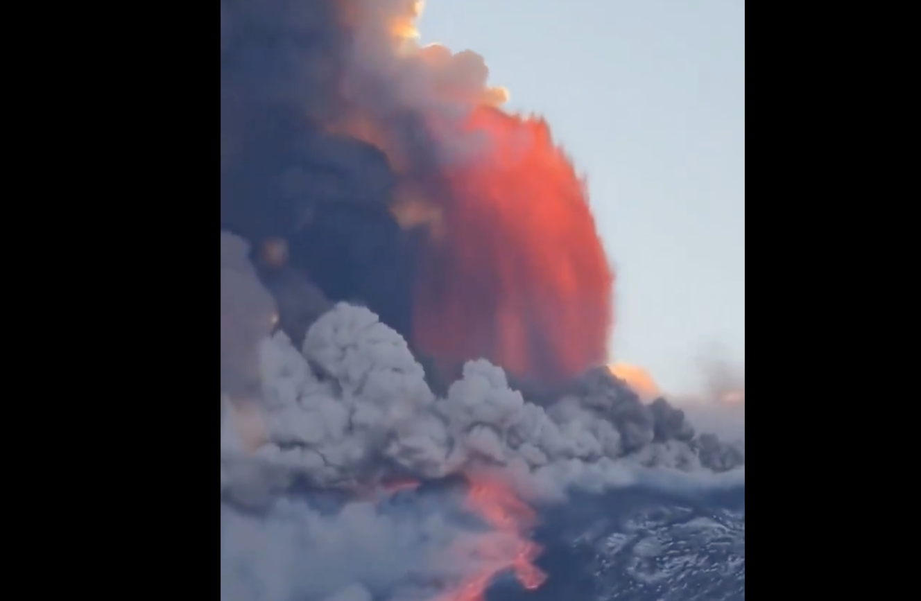 Monte Etna entra en erupción y obliga a suspender vuelos