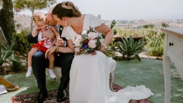 Invitación a boda se hace viral por impedir la entrada a niños y se desata la polémica