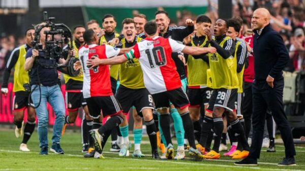 Santi Giménez y el Feyenoord se alzan con el título en la Eredivise