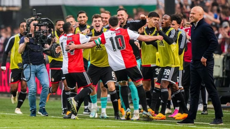 Santi Giménez y el Feyenoord se alzan con el título en la Eredivise