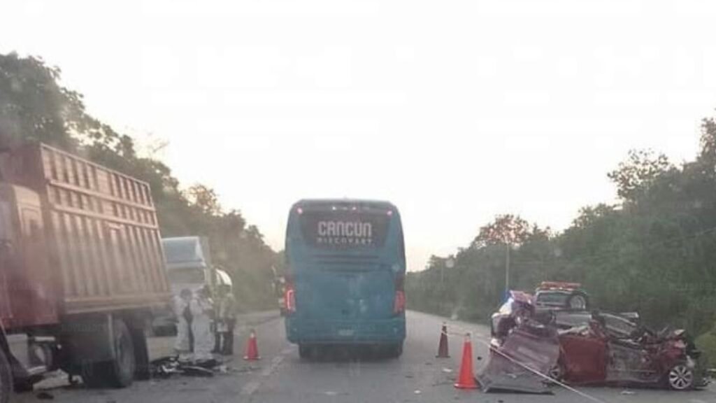 Una persona perdió la vida al chocar contra un trailer en carretera de ...