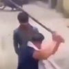 VIDEO: 'Justiciero' agarra a palazos a hombre que azotó a un perrito y cobra venganza