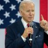 Joe Biden sufre aparatosa caída en plena ceremonia de la Fuerza Aérea
